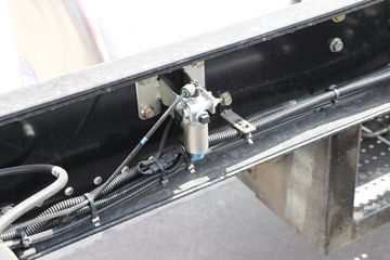 �������ó� ���KR PLUS ���ʰ�2024�� 280���� 4X2 9.8��LNG��ʽ�ػ���(DFH5180XXYE27)ͼƬ