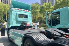 零一汽车 小满E660 6X4 纯电动牵引汽车256kWh
