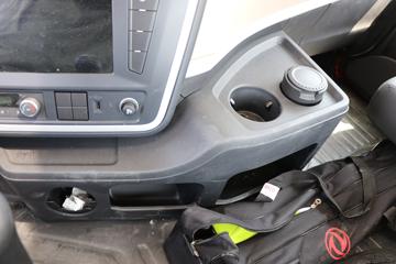 �������ó� ���KR PLUS ���ʰ� 300���� 4X2 6.8�������ػ���ͼƬ