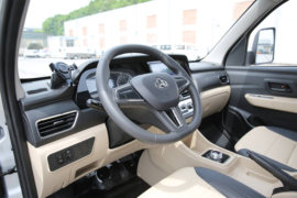 新豹T3 PLUS EV&nbsp;电动载货车内饰图片