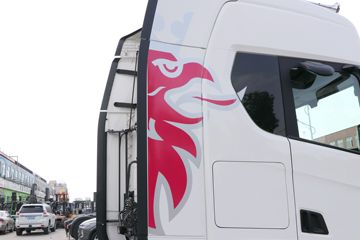 ˹������ ��Rϵ�� 500���� 6X2Rǣ����(��ɫ)(�ͺ�R500 6x2)ͼƬ