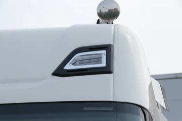 ˹������ ��Rϵ�� 500���� 6X2Rǣ����(��ɫ)(�ͺ�R500 6x2)ͼƬ