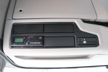 ˹������ ��Rϵ�� 500���� 6X2Rǣ����(��ɫ)(�ͺ�R500 6x2)ͼƬ