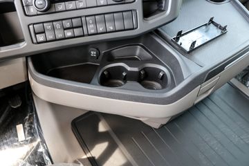 ˹������ ��Rϵ�� 500���� 6X2Rǣ����(��ɫ)(�ͺ�R500 6x2)ͼƬ