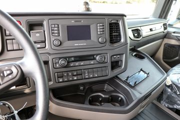 ˹������ ��Rϵ�� 500���� 6X2Rǣ����(��ɫ)(�ͺ�R500 6x2)ͼƬ