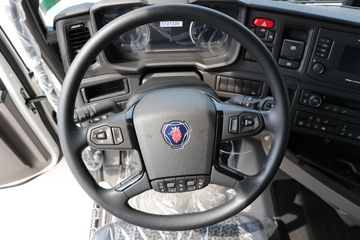 ˹������ ��Rϵ�� 500���� 6X2Rǣ����(��ɫ)(�ͺ�R500 6x2)ͼƬ