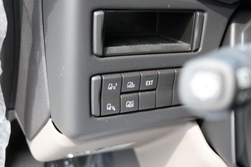 ˹������ ��Rϵ�� 500���� 6X2Rǣ����(��ɫ)(�ͺ�R500 6x2)ͼƬ