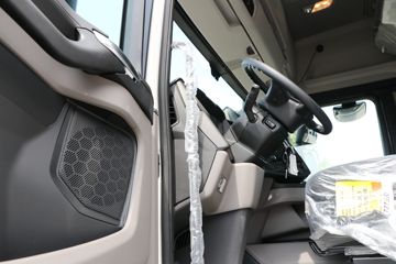 ˹������ ��Rϵ�� 500���� 6X2Rǣ����(��ɫ)(�ͺ�R500 6x2)ͼƬ