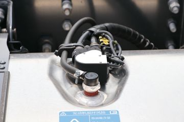 ˹������ ��Rϵ�� 500���� 6X2Rǣ����(��ɫ)(�ͺ�R500 6x2)ͼƬ