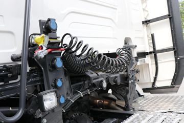 ˹������ ��Rϵ�� 500���� 6X2Rǣ����(��ɫ)(�ͺ�R500 6x2)ͼƬ