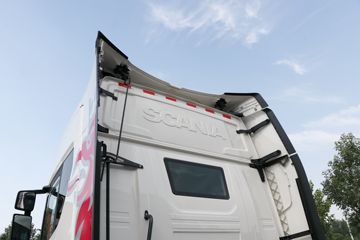 ˹������ ��Rϵ�� 500���� 6X2Rǣ����(��ɫ)(�ͺ�R500 6x2)ͼƬ