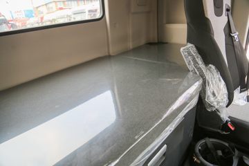 �������� ��ʨH6 560���� 6X4 LNG�Զ���ǣ����(Һ��)(CQ4257SZ384S)ͼƬ