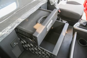 �������� ��ʨH6 560���� 6X4 LNG�Զ���ǣ����(Һ��)(CQ4257SZ384S)ͼƬ