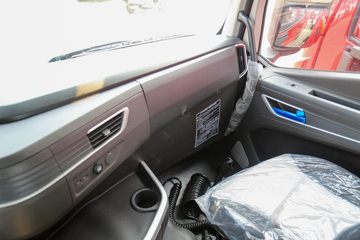 �������� ��ʨH6 560���� 6X4 LNG�Զ���ǣ����(Һ��)(CQ4257SZ384S)ͼƬ