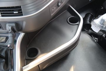 �������� ��ʨH6 560���� 6X4 LNG�Զ���ǣ����(Һ��)(CQ4257SZ384S)ͼƬ