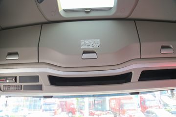 �������� ��ʨH6 560���� 6X4 LNG�Զ���ǣ����(Һ��)(CQ4257SZ384S)ͼƬ