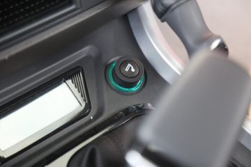 �������� ��ʨH6 560���� 6X4 LNG�Զ���ǣ����(Һ��)(CQ4257SZ384S)ͼƬ