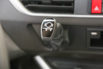 �������� ��ʨH6 560���� 6X4 LNG�Զ���ǣ����(Һ��)(CQ4257SZ384S)ͼƬ