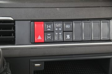 �������� ��ʨH6 560���� 6X4 LNG�Զ���ǣ����(Һ��)(CQ4257SZ384S)ͼƬ