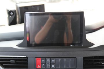 �������� ��ʨH6 560���� 6X4 LNG�Զ���ǣ����(Һ��)(CQ4257SZ384S)ͼƬ