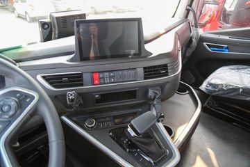 �������� ��ʨH6 560���� 6X4 LNG�Զ���ǣ����(Һ��)(CQ4257SZ384S)ͼƬ