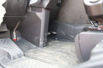 �������� ��ʨH6 560���� 6X4 LNG�Զ���ǣ����(Һ��)(CQ4257SZ384S)ͼƬ