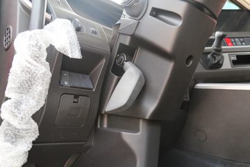 �������� ��ʨH6 560���� 6X4 LNG�Զ���ǣ����(Һ��)(CQ4257SZ384S)ͼƬ