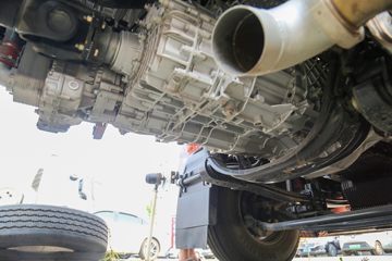 �������� ��ʨH6 560���� 6X4 LNG�Զ���ǣ����(Һ��)(CQ4257SZ384S)ͼƬ