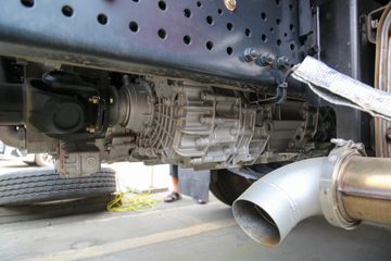 �������� ��ʨH6 560���� 6X4 LNG�Զ���ǣ����(Һ��)(CQ4257SZ384S)ͼƬ