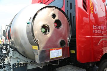 �������� ��ʨH6 560���� 6X4 LNG�Զ���ǣ����(Һ��)(CQ4257SZ384S)ͼƬ