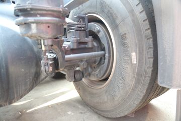 �������� ��ʨH6 560���� 6X4 LNG�Զ���ǣ����(Һ��)(CQ4257SZ384S)ͼƬ