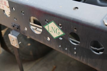 �������� ��ʨH6 560���� 6X4 LNG�Զ���ǣ����(Һ��)(CQ4257SZ384S)ͼƬ