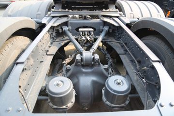 �������� ��ʨH6 560���� 6X4 LNG�Զ���ǣ����(Һ��)(CQ4257SZ384S)ͼƬ