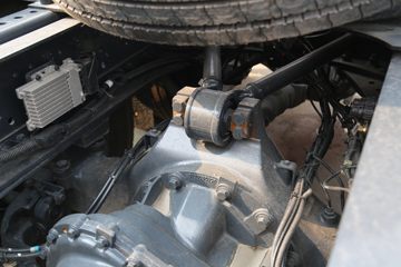 �������� ��ʨH6 560���� 6X4 LNG�Զ���ǣ����(Һ��)(CQ4257SZ384S)ͼƬ