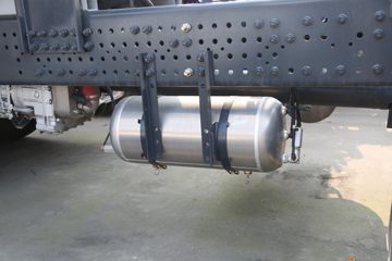 �������� ��ʨH6 560���� 6X4 LNG�Զ���ǣ����(Һ��)(CQ4257SZ384S)ͼƬ