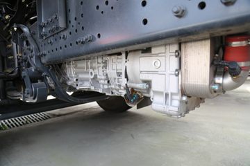 �������� ��ʨH6 560���� 6X4 LNG�Զ���ǣ����(Һ��)(CQ4257SZ384S)ͼƬ