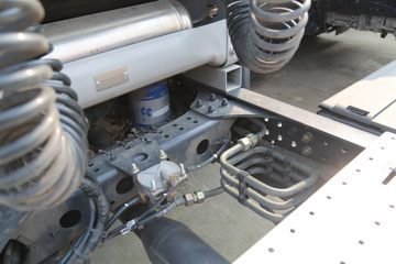 �������� ��ʨH6 560���� 6X4 LNG�Զ���ǣ����(Һ��)(CQ4257SZ384S)ͼƬ