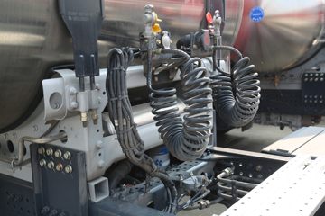 �������� ��ʨH6 560���� 6X4 LNG�Զ���ǣ����(Һ��)(CQ4257SZ384S)ͼƬ