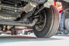 上汽红岩 杰豹H6 300马力 4X2 6.8米仓栅式载货车(法士特10档)(CQ5187CCYEY08521J)