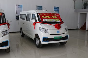长安跨越 跨越星V7EV 舒适型 2.5T 6座 4.8米纯电动多用途乘用车(对开门)41.86kWh