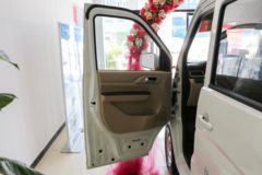 长安跨越 跨越星V5 豪华版 2.5T 6座 4.495米纯电动多用途乘用车41.86kWh
