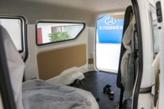长安跨越 跨越星V5 豪华版 2.5T 6座 4.495米纯电动多用途乘用车41.86kWh