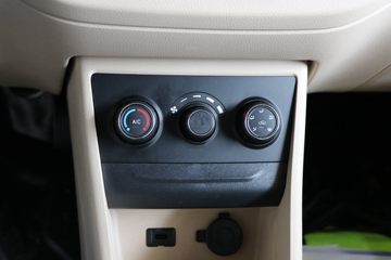 ������Խ ��Խ��V7 2.7T 2�� 4.8�״��綯��ʽ���䳵(�Կ���)38.64kWhͼƬ