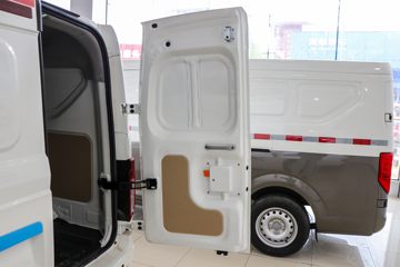 ������Խ ��Խ��V7 2.7T 2�� 4.8�״��綯��ʽ���䳵(�Կ���)38.64kWhͼƬ