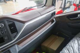 智云E2&nbsp;电动载货车内饰图片