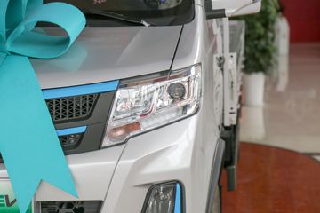 ������Խ��X3 PLUS EV 3.7T 3.6�׵��Ŵ��綯����΢��55.7kWhͼƬ