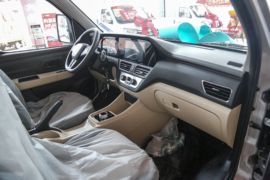 跨越王X3 PLUS EV 电动载货车内饰图片