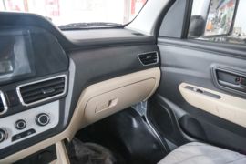 跨越王X3 PLUS EV 电动载货车内饰图片