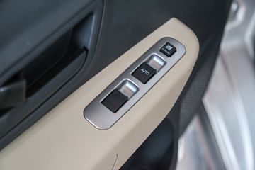 ������Խ��X3 PLUS EV 3.7T 3.6�׵��Ŵ��綯����΢��55.7kWhͼƬ