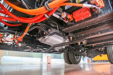 ������Խ��X3 PLUS EV 3.7T 3.6�׵��Ŵ��綯����΢��55.7kWhͼƬ